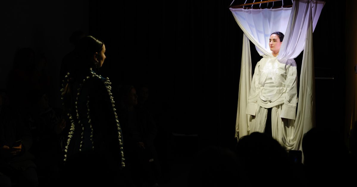 Blauwe Zone Festival: Turning Into Touch - Esra Çöpür / Ayşe Nur Sallι